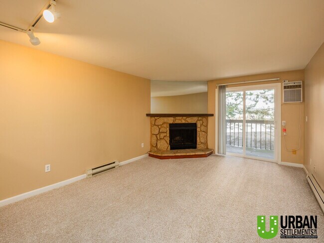 Building Photo - 6121 E 6th Ave