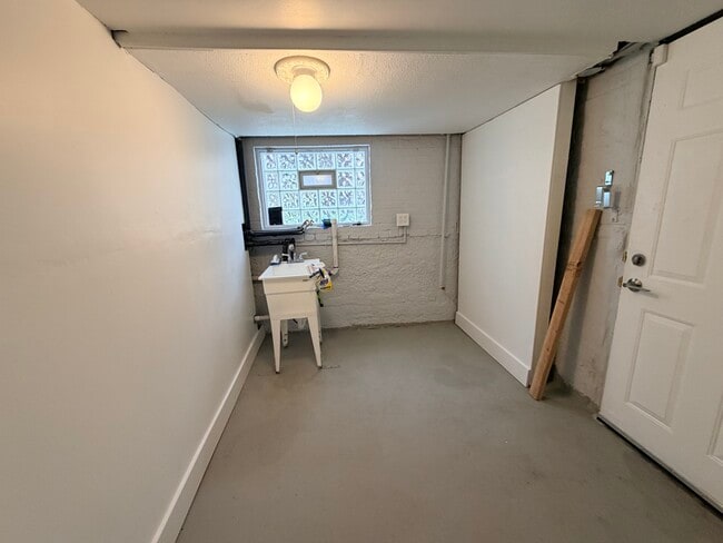 Building Photo - 13903 S State St