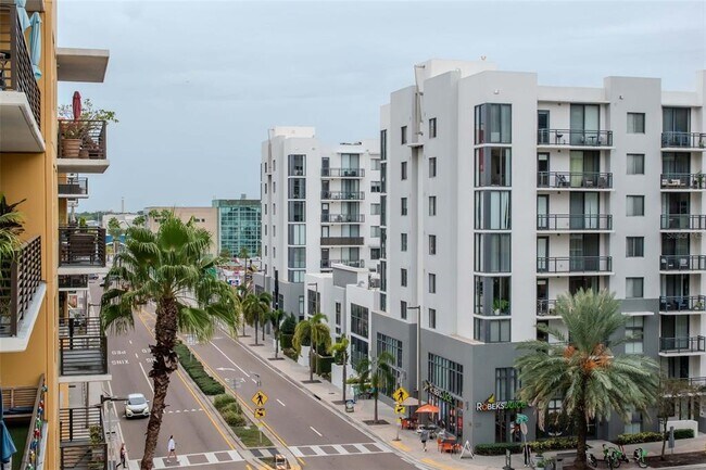 Building Photo - 1120 E Kennedy Blvd