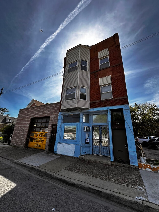 Building Photo - 3613 S Archer Ave