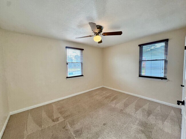 Building Photo - Beautiful Ranch Style Home