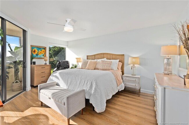 Building Photo - 625 NW North River Dr