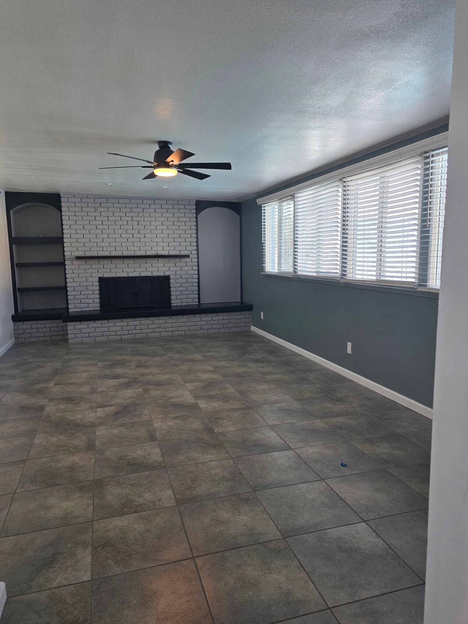 Building Photo - 1819 N 87th Pl