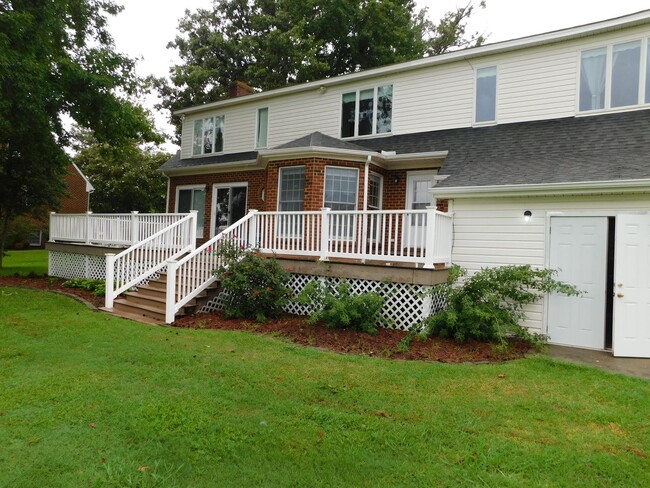Building Photo - Waterfront Home In Perquimans County