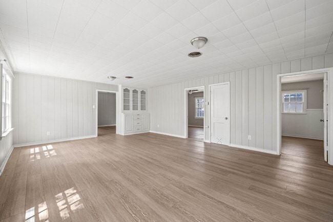 Building Photo - *PRE-LEASING* Updated Home w/ Large Bedrooms, Minutes from Texas Tech