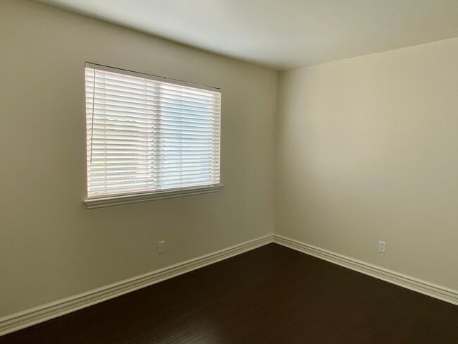 Building Photo - Bright Remodeled Upstairs Condo in Santa C...