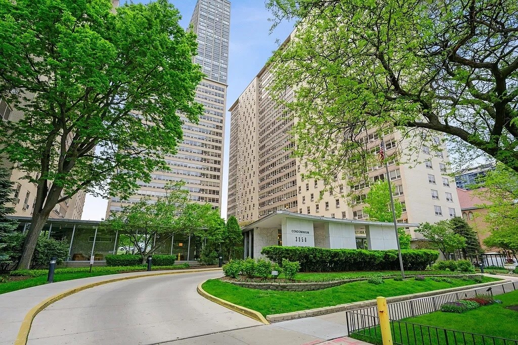 Building Photo - 3950 N Lake Shore Dr