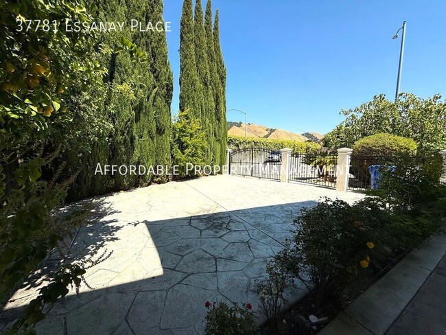 Building Photo - 37781 Essanay Pl