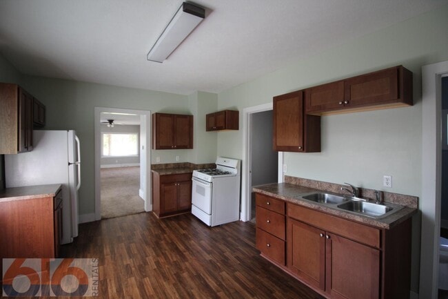 Building Photo - 1108 Elizabeth Ave NW