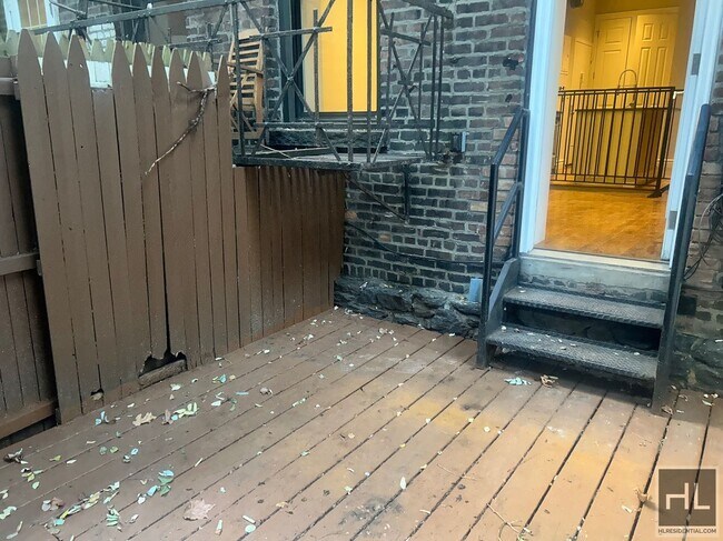 Building Photo - Mott Street