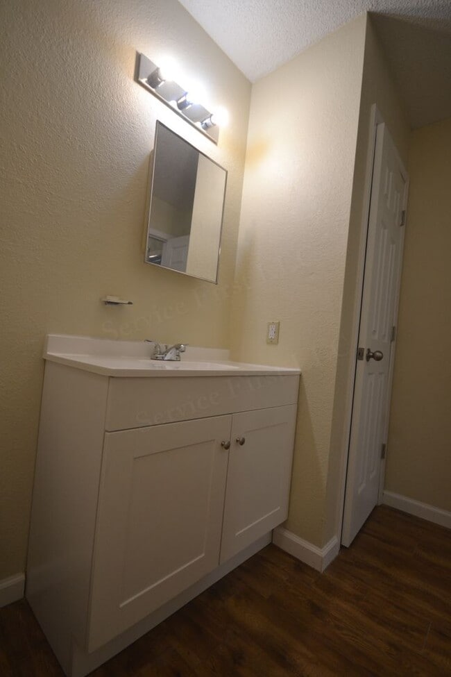 Building Photo - Buffalo Apartments (Bison Terrace)