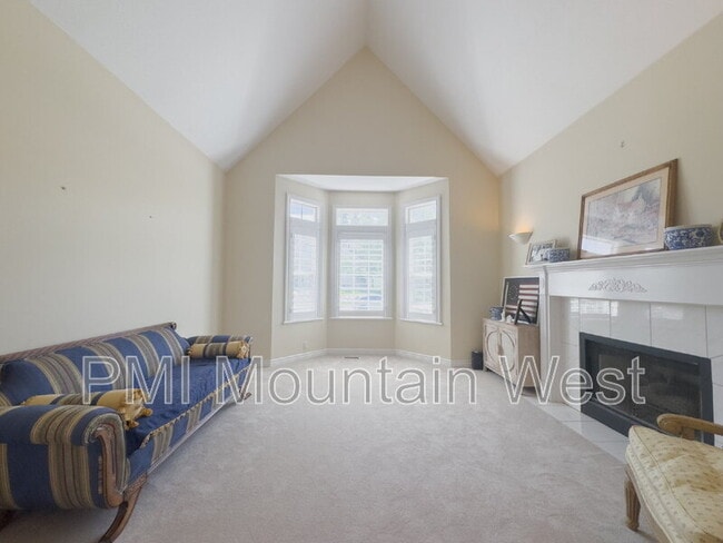 Building Photo - 49 E Fairway Dr
