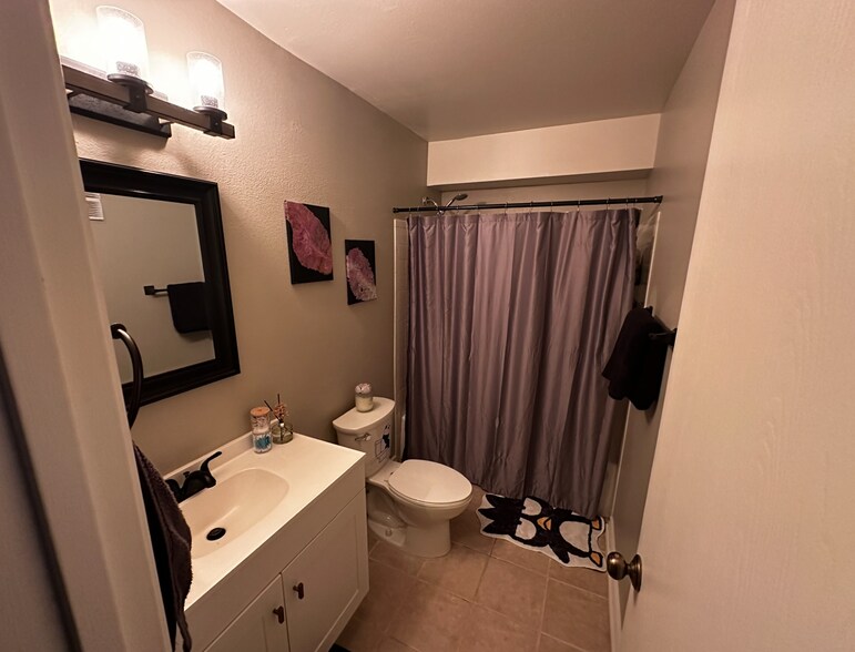 Main Bathroom - 10251 W 44th Ave
