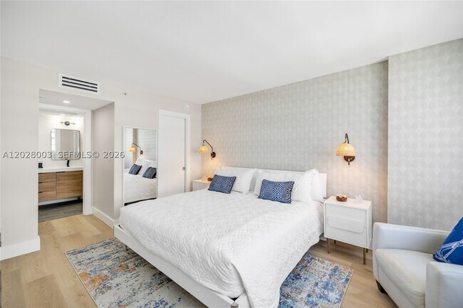 Building Photo - 6917 Collins Ave