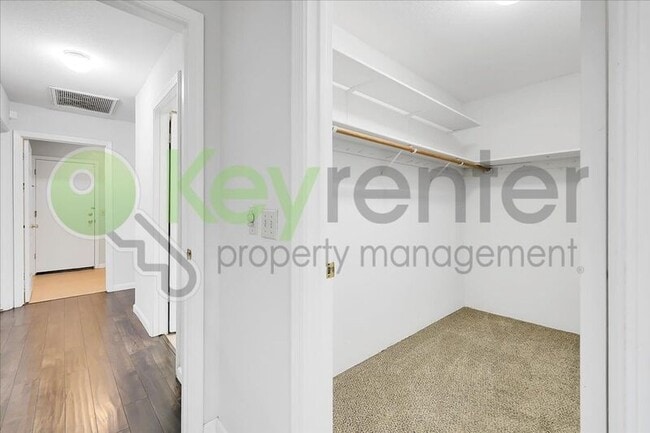 Building Photo - 2624 Walnut Ave