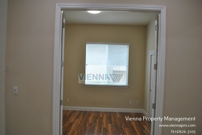 Building Photo - 2101 Harpford Dr