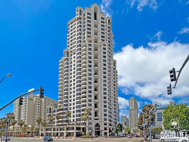 Building Photo - Sophisticated 1BD/2BA Condo in Marina District with City & Bay Views, Office & Resort-Style Ameni...