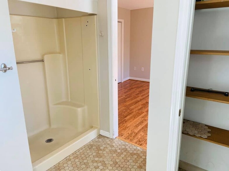 Building Photo - 70 Old Town Rd