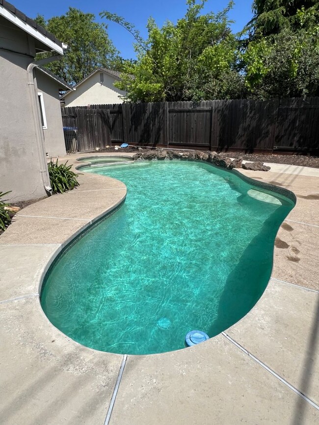 Building Photo - BEAUTIFUL 4 BED CARMICHAEL HOME WITH POOL!!
