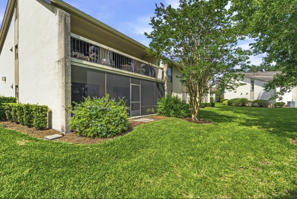 Building Photo - 10136 Leisure Ln N