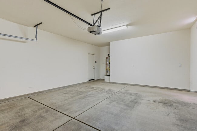 Building Photo - 677 W Pizzicato Ln