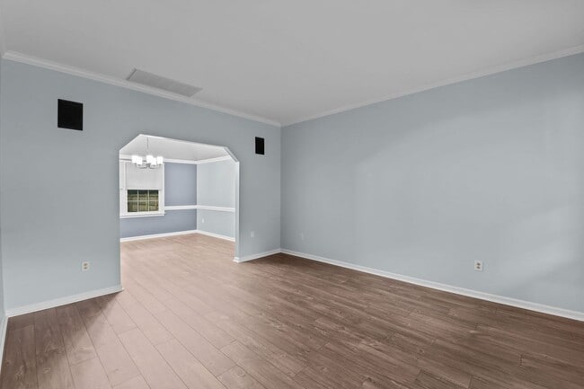 Building Photo - Your Dream Home Awaits!