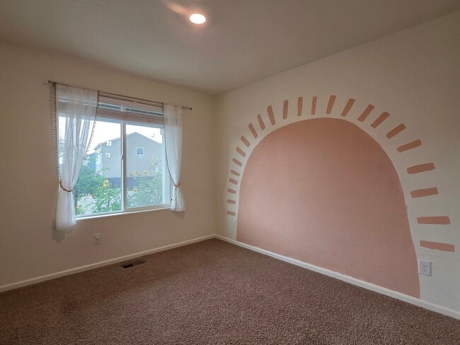 Building Photo - MASSIVE 5 Bedroom Home In Bennett!