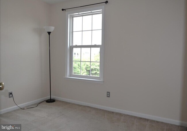 Building Photo - 43768 Virginia Manor Terrace