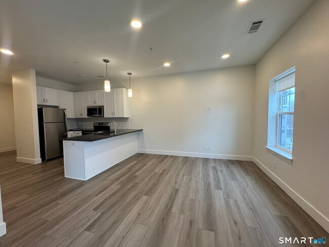 Building Photo - 414 Berlin Tpke