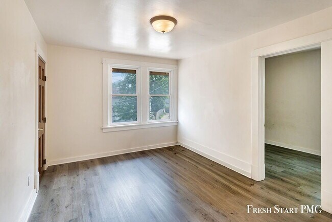 Building Photo - Light-Filled & Well-Connected Living – 1 B...