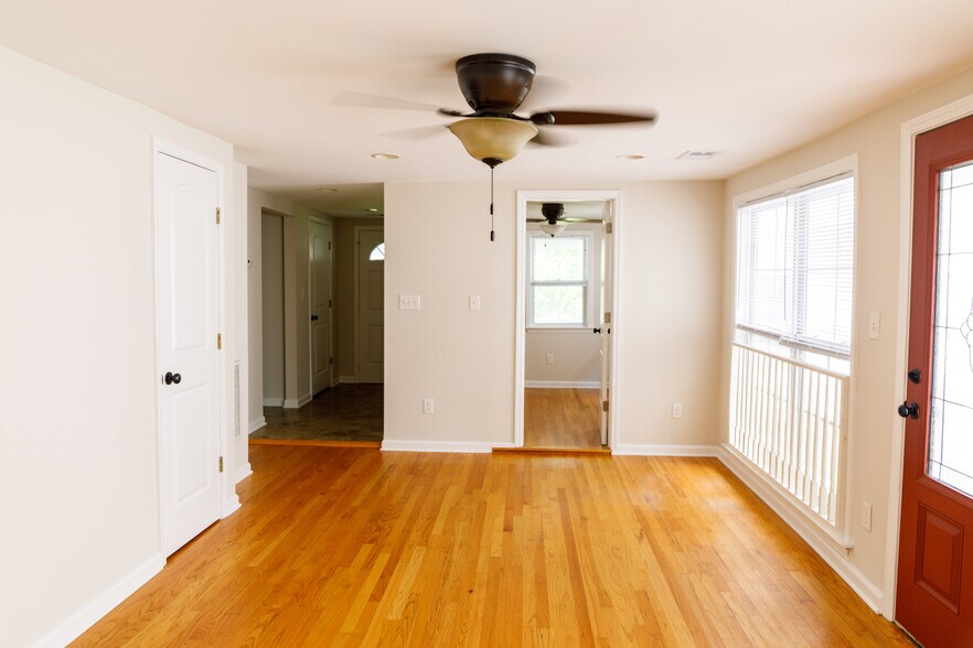 Building Photo - 116 America St