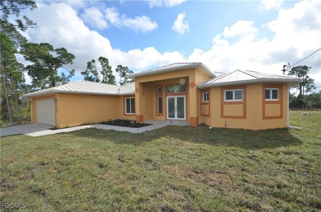 Primary Photo - 1132 Edelweiss St E
