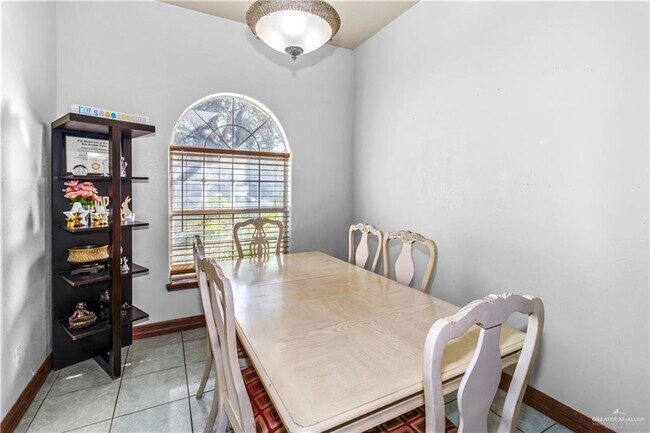 Building Photo - 12 Coma St