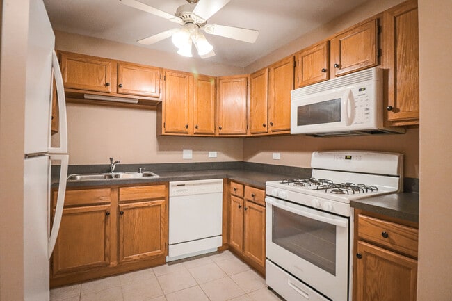 Building Photo - 57 E Hattendorf Ave
