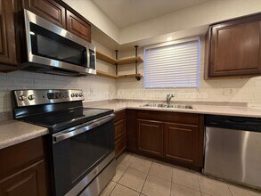 Building Photo - 6565 N 19th Ave