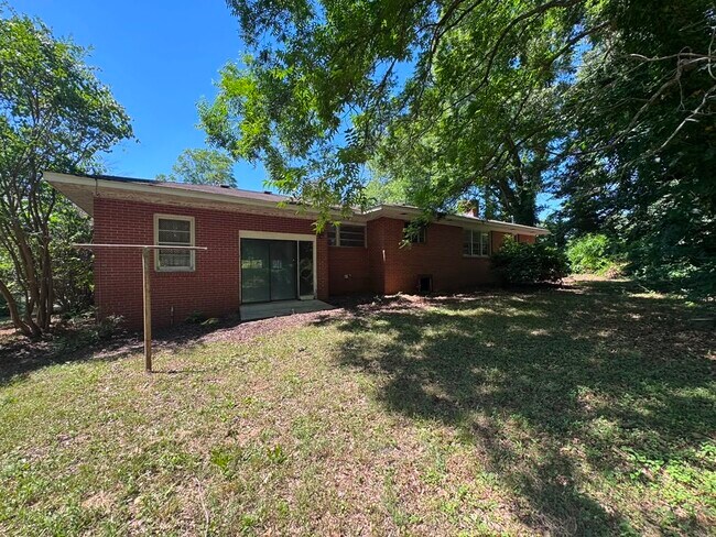 Building Photo - 3223 Hines Chapel Rd
