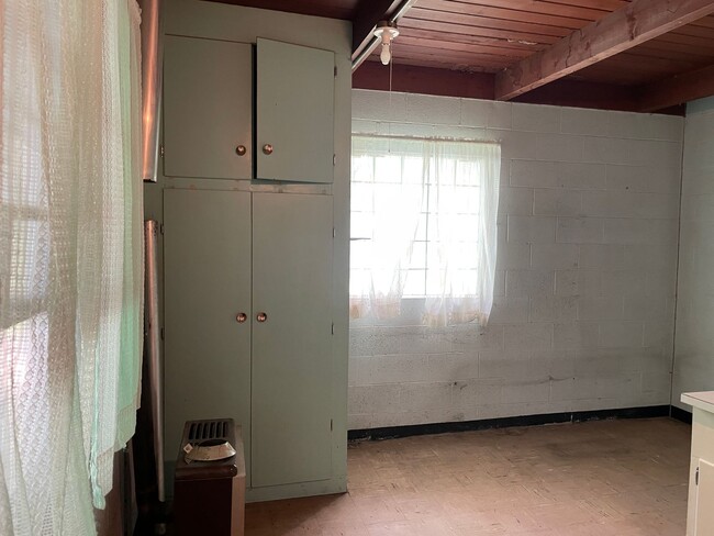 Building Photo - Business Space or Private Residence or Both! Or More?