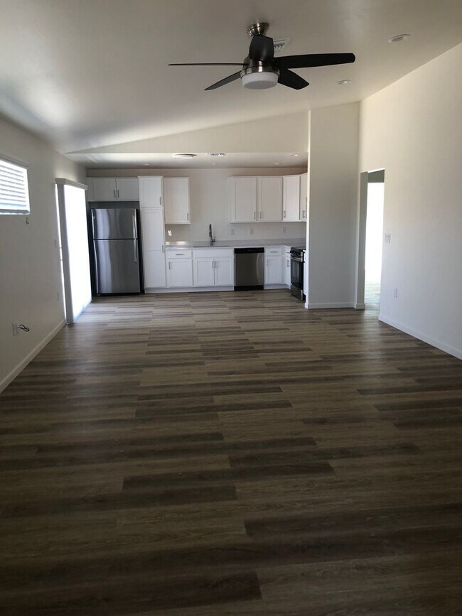 Building Photo - 2389 S Clovis Place-