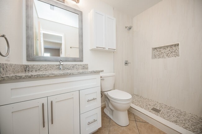 Building Photo - 121 Coffee Ln