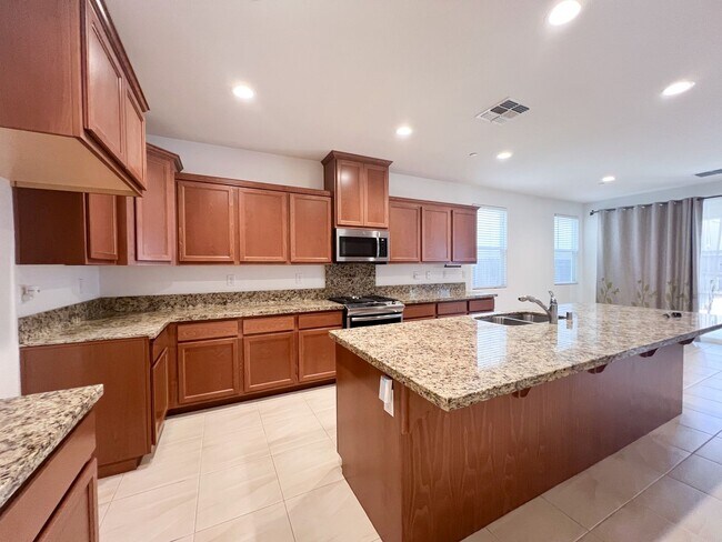 Building Photo - Spacious 4 Bd 3 Bath Home in Elk Grove