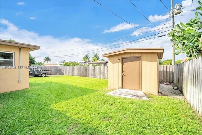 Building Photo - 2825 SW 5th St