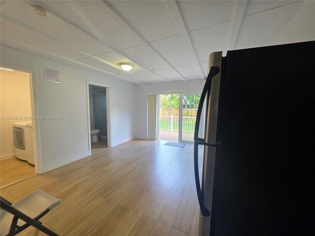 Building Photo - 1 N Melrose Dr