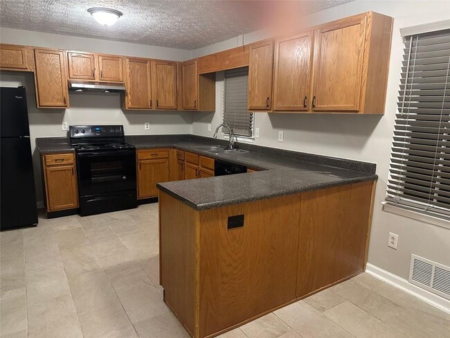 Building Photo - 257 Omega Dr