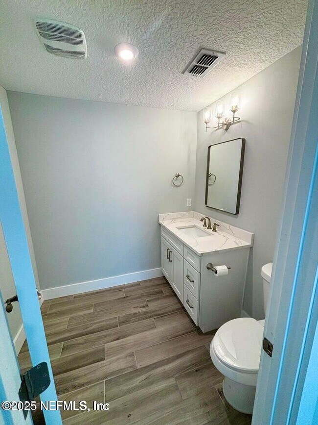 Building Photo - 5609 Hyde Park Cir