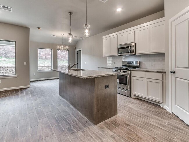 Building Photo - 600 Mirano Ln