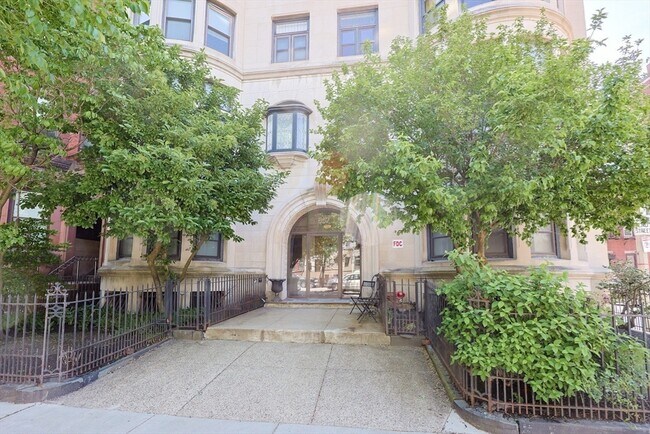 Building Photo - 857 Beacon St