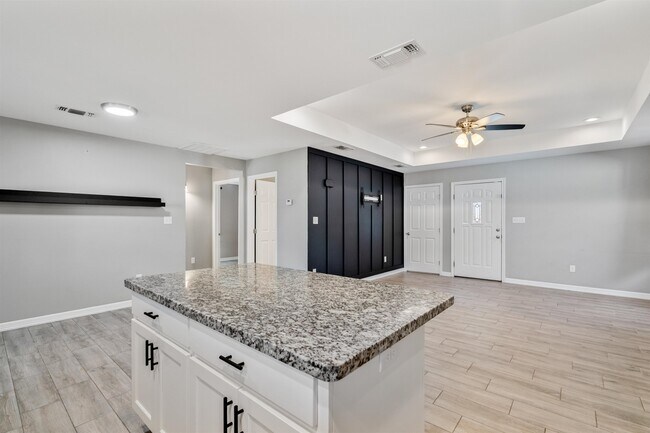 Building Photo - 1020 Tesoro Pass