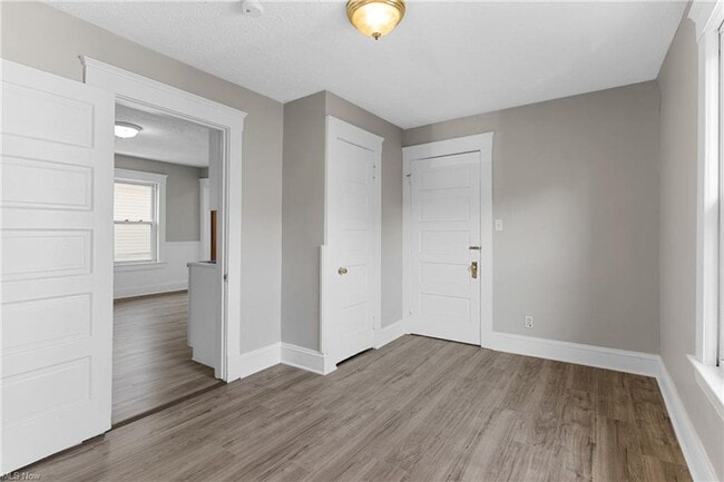 Building Photo - 2064 Halstead Ave
