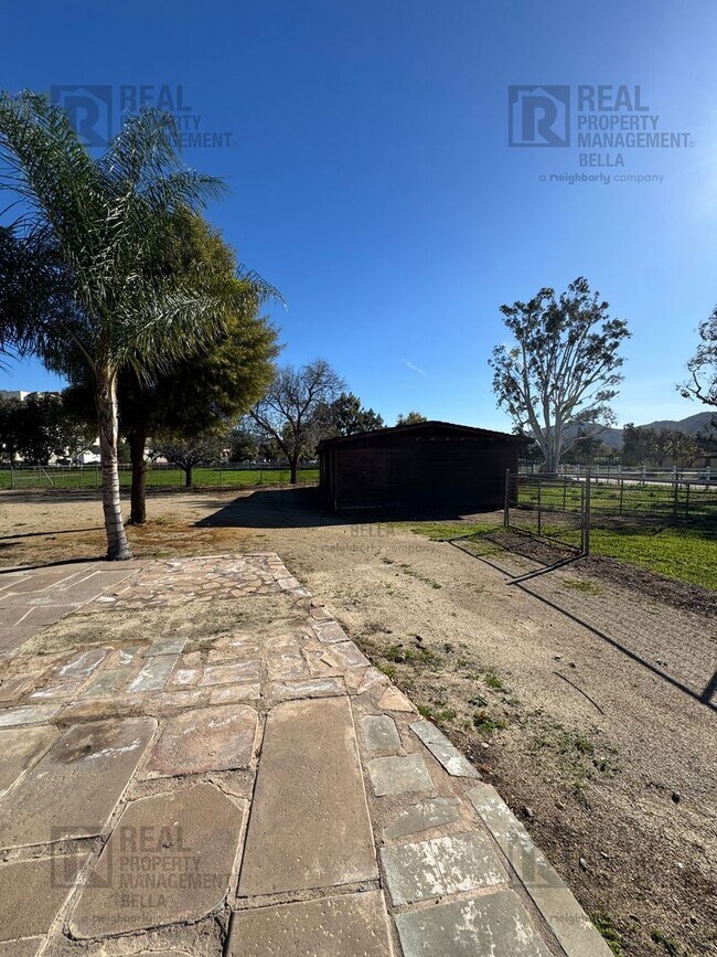 Building Photo - 7BR Single-Story Retreat on 2.7+ Acres – Spacious, Sun-Filled Living in Prime Temecula
