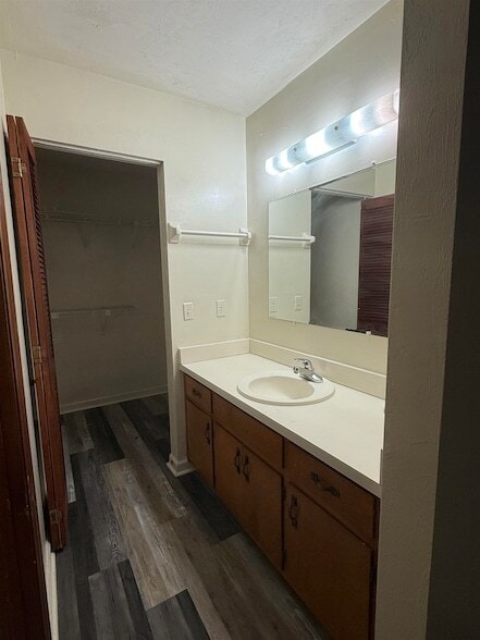Building Photo - 1873 Larette Dr